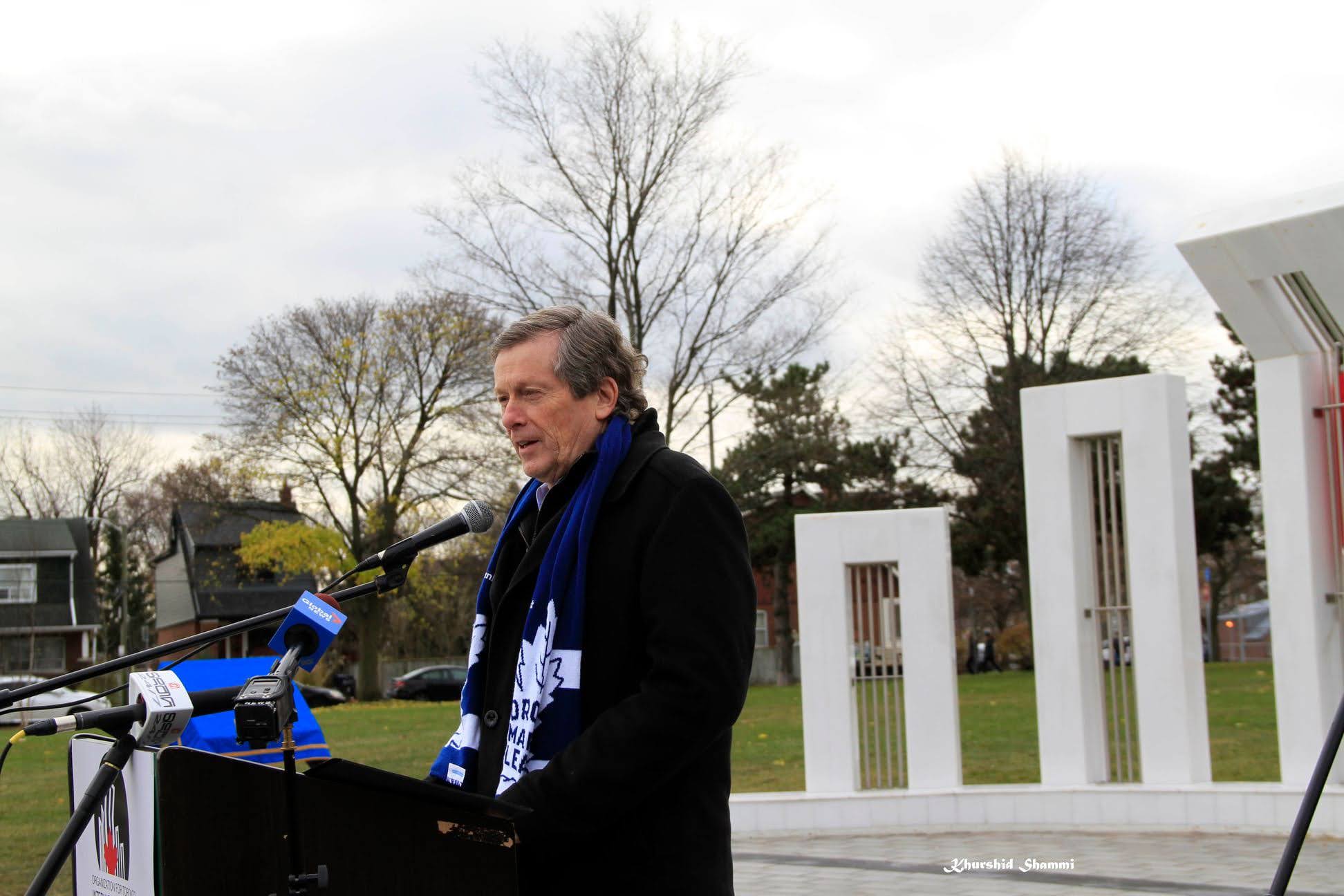 Shahid Minar Monument - Pillar Installation